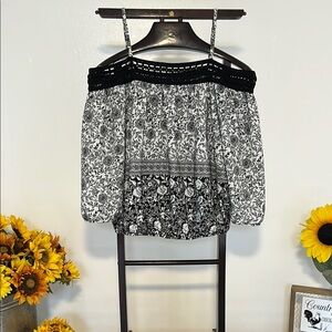 Iz Byer Black and White Off-the-Shoulder Blouse